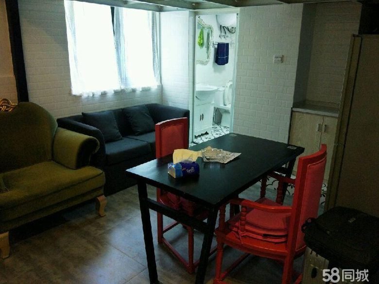 文一路老小区 一室一厅 简装 可短租